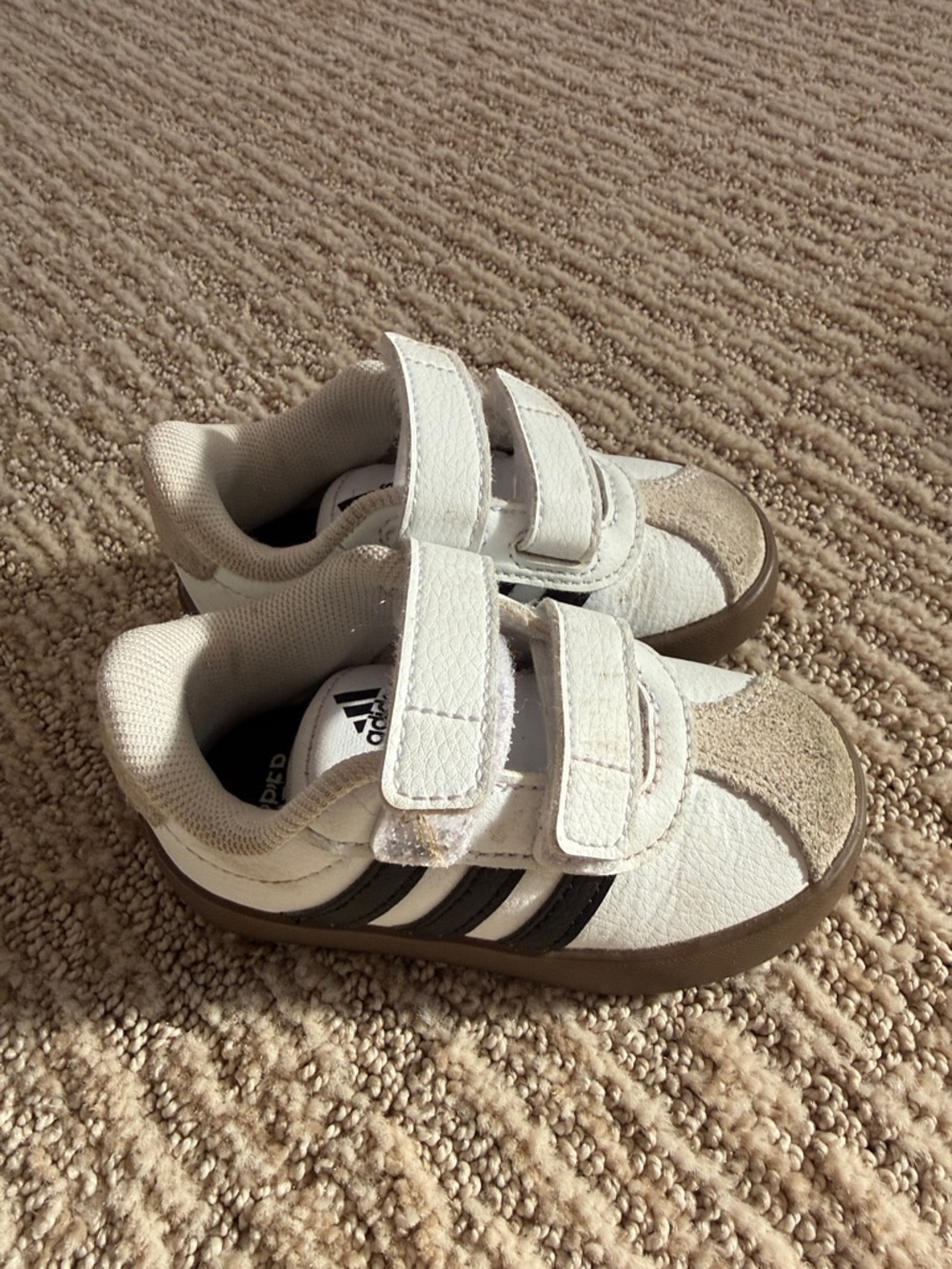 Adidas Toddlee White/Beige/Black Velcro Athletic Shoes Size 5
